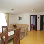 Pavlinovic Apartment *