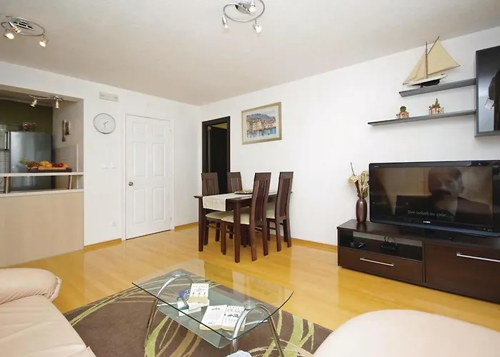 Pavlinovic Apartment *